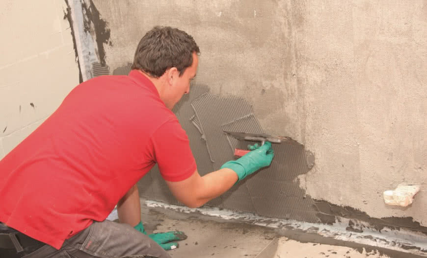 Układanie płytek ceramicznych i zabudowa wanny