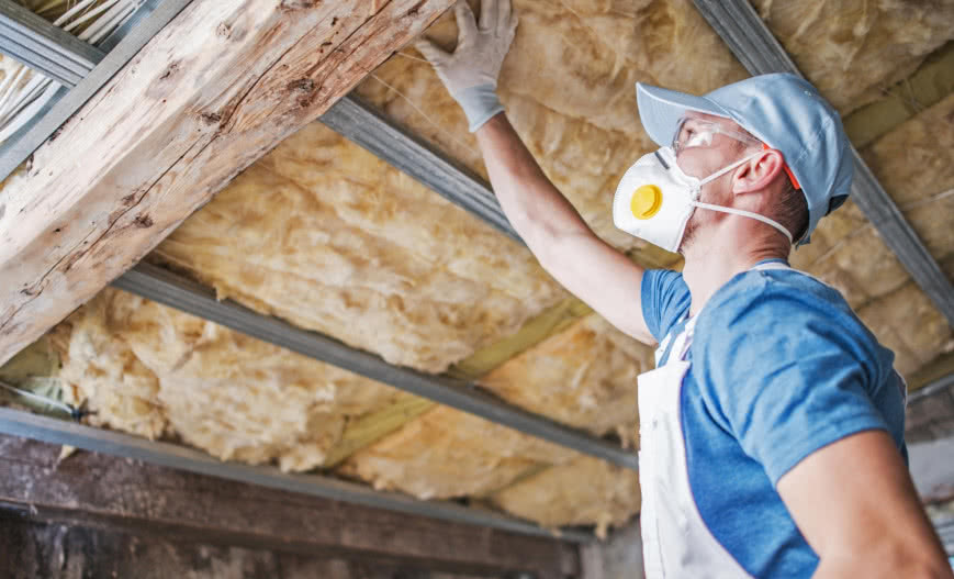 Wełna na poddasze. Jaką grubość wybrać, jak zamontować?
